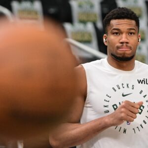 Is Giannis Antetokounmpo trade this summer dead? Latest speculation tries to keep that ember burning.