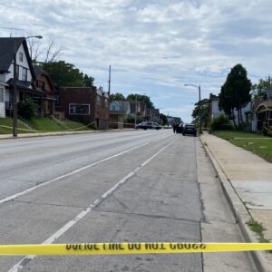 Armed robbery leads to double shooting in Milwaukee; suspect killed